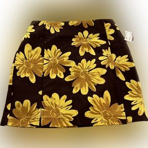 NWT
Daisy mini skirt